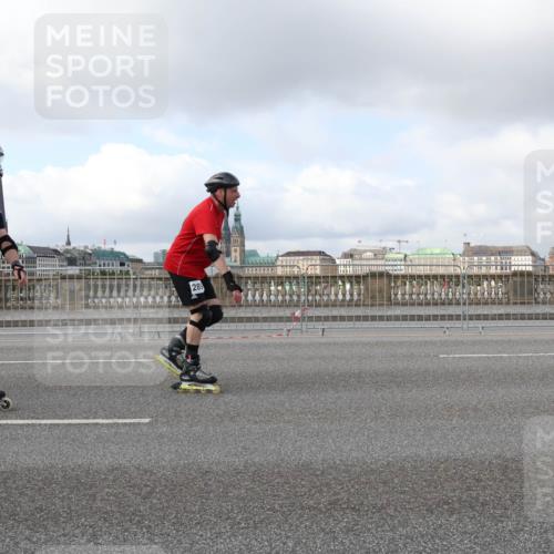 29.06.2025 - hella hamburg halbmarathon Lena Gebhardt http://msf.ph/oto/8240263 29.06.2025 09:02:12 Lombardsbrücke  meine-sportfotos.de