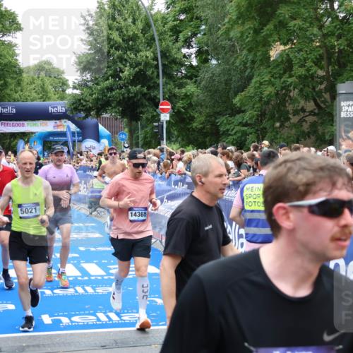 29.06.2025 - hella hamburg halbmarathon Zöllner http://msf.ph/oto/8240292 29.06.2025 10:55:53 Ziel 1179, 2612, 3256, 3668, 4772, 5021, 6569, 7221, 7976, 12858, 13474, 14365, 16401, 16434, 16786, 18125, 18867, 19047 meine-sportfotos.de