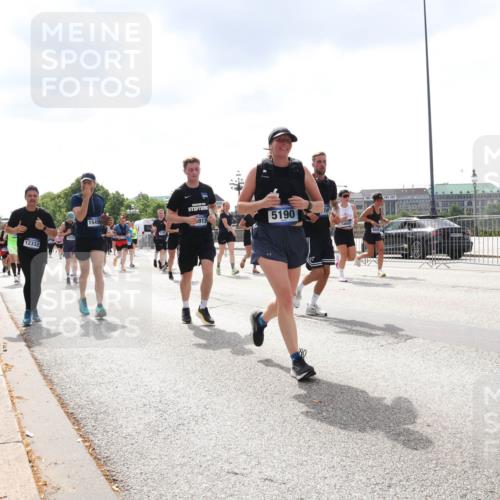 29.06.2025 - hella hamburg halbmarathon Lena Gebhardt http://msf.ph/oto/8240293 29.06.2025 10:45:19 Lombardsbrücke 1024, 1060, 1273, 1629, 1685, 1713, 1798, 1924, 2007, 2008, 2216, 2217, 2657, 2664, 2779, 2973, 3160, 3164, 3357, 3377, 3570, 3879, 3993, 4099, 4102, 4186, 4224, 4275, 4306, 4337, 4504, 4820, 4851, 5099, 5108, 5190, 5339, 5636, 5949, 6150, 6509, 6763, 6788, 6841, 6888, 6911, 6922, 6980, 7283, 7530, 7541, 7699, 7859, 7912, 8594, 8605, 8745, 8762, 8907, 9036, 9620, 10030, 10182, 10225, 10562, 10566, 10668, 10707, 11314, 12198, 12332, 12334, 12394, 13039, 13261 meine-sportfotos.de