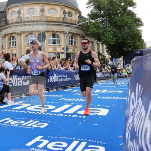 29.06.2025 - hella hamburg halbmarathon Strokosch-Dieckow http://msf.ph/oto/8240294 29.06.2025 10:36:36 Ziel 1571, 2121, 3809, 5092, 5961, 6915, 8121, 11833, 14622, 15621, 16523, 17723, 18038, 18733 meine-sportfotos.de