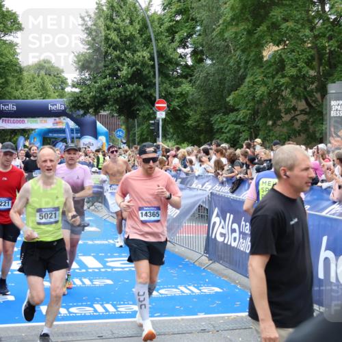 29.06.2025 - hella hamburg halbmarathon Zöllner http://msf.ph/oto/8240298 29.06.2025 10:55:53 Ziel 1179, 2612, 3256, 3668, 4772, 5021, 6569, 7221, 7976, 12858, 13474, 14365, 16401, 16434, 16786, 18125, 18867, 19047 meine-sportfotos.de