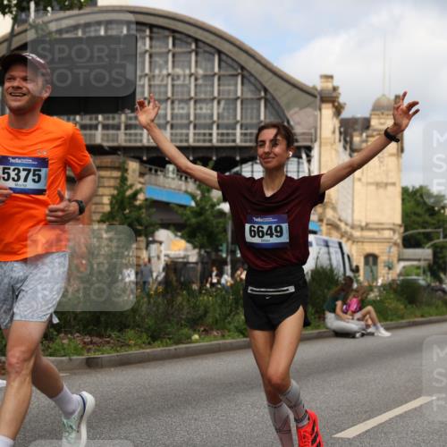 29.06.2025 - hella hamburg halbmarathon Yannick Fuchs http://msf.ph/oto/8240301 29.06.2025 10:34:51 20KM 1603, 1882, 2324, 2714, 2750, 2826, 4843, 4888, 5050, 5375, 5409, 5508, 5745, 5803, 5916, 6080, 6149, 6152, 6649, 7109, 7495, 7622, 8370, 8465, 8467, 8574, 9294, 10900, 10968, 11731, 12088, 12540, 12704, 12865, 13029, 13667, 14924, 15015, 15424, 15542, 15813, 16580, 16761, 17245, 18614, 18979 meine-sportfotos.de