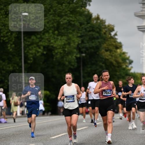 29.06.2025 - hella hamburg halbmarathon Dr. Thomas Lammeyer http://msf.ph/oto/8240313 29.06.2025 10:14:00 Kennedybrücke 1483, 1513, 1573, 1838, 3921, 4389, 5511, 7042, 7250, 7333, 7685, 8090, 8219, 8890, 9366, 9434, 9674, 9681, 9816, 9988, 10036, 10943, 11027, 11180 meine-sportfotos.de