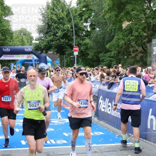 29.06.2025 - hella hamburg halbmarathon Zöllner http://msf.ph/oto/8240321 29.06.2025 10:55:53 Ziel 1179, 2612, 3256, 3668, 4772, 5021, 6569, 7221, 7976, 12858, 13474, 14365, 16401, 16434, 16786, 18125, 18867, 19047 meine-sportfotos.de