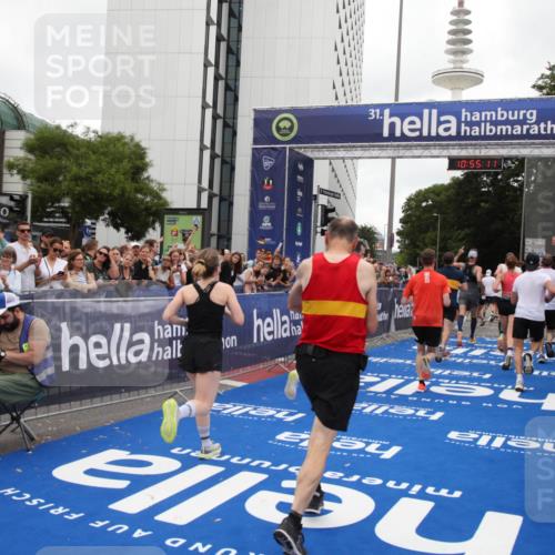 29.06.2025 - hella hamburg halbmarathon Michael Strokosch http://msf.ph/oto/8240322 29.06.2025 10:55:10 Ziel 2448, 2884, 3041, 3791, 3945, 4249, 4938, 6355, 8691, 9060, 9361, 9380, 10191, 10192, 11333, 11747, 11976, 12248, 12961, 13297, 14750, 14948, 15126, 15879, 16108, 16630, 17803, 17842 meine-sportfotos.de