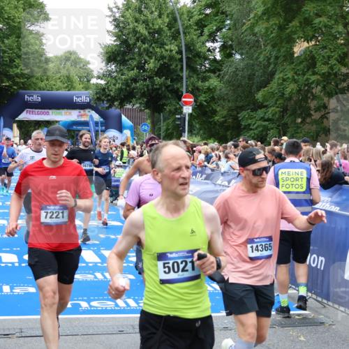 29.06.2025 - hella hamburg halbmarathon Zöllner http://msf.ph/oto/8240339 29.06.2025 10:55:54 Ziel 1179, 2612, 3256, 3668, 4772, 6569, 7221, 7976, 8968, 9246, 12858, 13474, 16401, 16434, 16786, 18125, 18867, 19047 meine-sportfotos.de