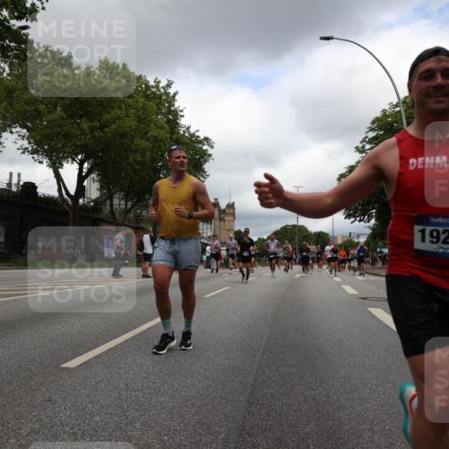 29.06.2025 - hella hamburg halbmarathon Yannick Fuchs http://msf.ph/oto/8240342 29.06.2025 10:47:19 20KM 1061, 1151, 1258, 1499, 1706, 1783, 2074, 2082, 2099, 2346, 2910, 3059, 3208, 3209, 3334, 4065, 4419, 4635, 4770, 5077, 6198, 6628, 6877, 7177, 7509, 7864, 8273, 8361, 8390, 8651, 9142, 9537, 10549, 10724, 10891, 10895, 11588, 11589, 11604, 11689, 11992, 12413, 12490, 12875, 12909, 12910, 13289, 13997, 14323, 15061, 15126, 15179, 15430, 15497, 15681, 16538, 16986, 18134, 18590, 18720, 18901, 19244 meine-sportfotos.de