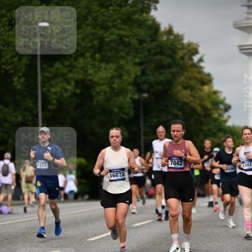 29.06.2025 - hella hamburg halbmarathon Dr. Thomas Lammeyer http://msf.ph/oto/8240348 29.06.2025 10:14:00 Kennedybrücke 1483, 1513, 1573, 1838, 3921, 4389, 5511, 7042, 7250, 7333, 7685, 8090, 8219, 8890, 9366, 9434, 9674, 9681, 9816, 9988, 10036, 10943, 11027, 11180 meine-sportfotos.de