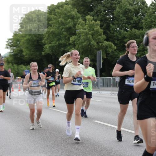 29.06.2025 - hella hamburg halbmarathon Jannik Wohlers http://msf.ph/oto/8240359 29.06.2025 10:29:40 Lombardsbrücke 1097, 1547, 1694, 3443, 3573, 3613, 4580, 5063, 5322, 6598, 6616, 6626, 8792, 8941, 10162, 12305, 12504, 12537, 12710, 13031, 14304, 16182, 16601, 16604, 16735, 16769, 17529, 18503 meine-sportfotos.de