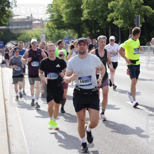 29.06.2025 - hella hamburg halbmarathon Jannik Wohlers http://msf.ph/oto/8240365 29.06.2025 09:54:27 Lombardsbrücke 1817, 2222, 2367, 2592, 2596, 2955, 3208, 3209, 4832, 5399, 5447, 5884, 6290, 6389, 6723, 6978, 6991, 7335, 7908, 8117, 8482, 8487, 8657, 8916, 8981, 9038, 9051, 9093, 9476, 9661, 9710, 9924, 11125, 11518, 11519, 11688, 12094, 12269, 12670, 13147, 13698, 13726, 13919, 14248, 14361, 14814, 15350, 15478, 15479, 15684, 16110, 16127, 16403, 16834, 16907, 17544, 17674, 17865, 18118, 18190, 18370, 18801, 18915, 18923 meine-sportfotos.de