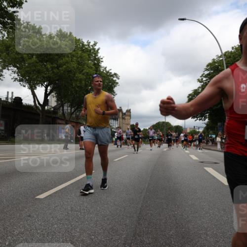 29.06.2025 - hella hamburg halbmarathon Yannick Fuchs http://msf.ph/oto/8240375 29.06.2025 10:47:20 20KM 1061, 1151, 1258, 1499, 1706, 1727, 1783, 2074, 2082, 2099, 2346, 2910, 3059, 3208, 3209, 3334, 4065, 4635, 4770, 5077, 5866, 6198, 6628, 6629, 6762, 6877, 7177, 7509, 7864, 8273, 8361, 8390, 8651, 9142, 9537, 10549, 10724, 10891, 10895, 11588, 11589, 11604, 11689, 11992, 12413, 12490, 12875, 12909, 12910, 13289, 13997, 14323, 15061, 15126, 15179, 15430, 15497, 16538, 16986, 18134, 18590, 18720, 18901, 19244 meine-sportfotos.de