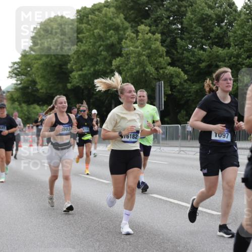 29.06.2025 - hella hamburg halbmarathon Jannik Wohlers http://msf.ph/oto/8240402 29.06.2025 10:29:40 Lombardsbrücke 1097, 1547, 1694, 3443, 3573, 3613, 4580, 5063, 5322, 6598, 6616, 6626, 8792, 8941, 10162, 12305, 12504, 12537, 12710, 13031, 14304, 16182, 16601, 16604, 16735, 16769, 17529, 18503 meine-sportfotos.de