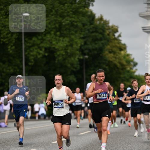 29.06.2025 - hella hamburg halbmarathon Dr. Thomas Lammeyer http://msf.ph/oto/8240421 29.06.2025 10:14:01 Kennedybrücke 1483, 1513, 1573, 1838, 3921, 4389, 5511, 7042, 7250, 7333, 7685, 8090, 8219, 8890, 9366, 9434, 9674, 9681, 9816, 9988, 10036, 10943, 11027, 11180 meine-sportfotos.de