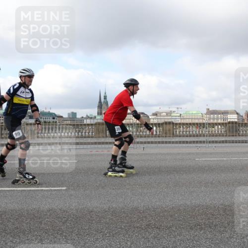 29.06.2025 - hella hamburg halbmarathon Lena Gebhardt http://msf.ph/oto/8240425 29.06.2025 09:02:12 Lombardsbrücke  meine-sportfotos.de