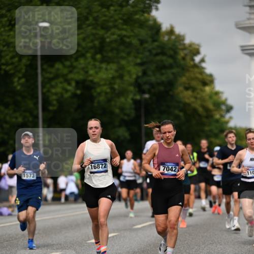 29.06.2025 - hella hamburg halbmarathon Dr. Thomas Lammeyer http://msf.ph/oto/8240442 29.06.2025 10:14:01 Kennedybrücke 1483, 1513, 1573, 1838, 3921, 4389, 5511, 7042, 7250, 7333, 7685, 8090, 8219, 8890, 9366, 9434, 9674, 9681, 9816, 9988, 10036, 10943, 11027, 11180 meine-sportfotos.de