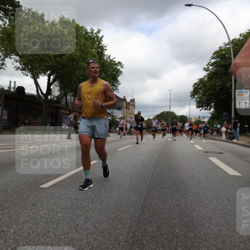 29.06.2025 - hella hamburg halbmarathon Yannick Fuchs http://msf.ph/oto/8240446 29.06.2025 10:47:20 20KM 1061, 1151, 1258, 1499, 1706, 1727, 1783, 2074, 2082, 2099, 2346, 2910, 3059, 3208, 3209, 3334, 4065, 4635, 4770, 5077, 5866, 6198, 6628, 6629, 6762, 6877, 7177, 7509, 7864, 8273, 8361, 8390, 8651, 9142, 9537, 10549, 10724, 10891, 10895, 11588, 11589, 11604, 11689, 11992, 12413, 12490, 12875, 12909, 12910, 13289, 13997, 14323, 15061, 15126, 15179, 15430, 15497, 16538, 16986, 18134, 18590, 18720, 18901, 19244 meine-sportfotos.de