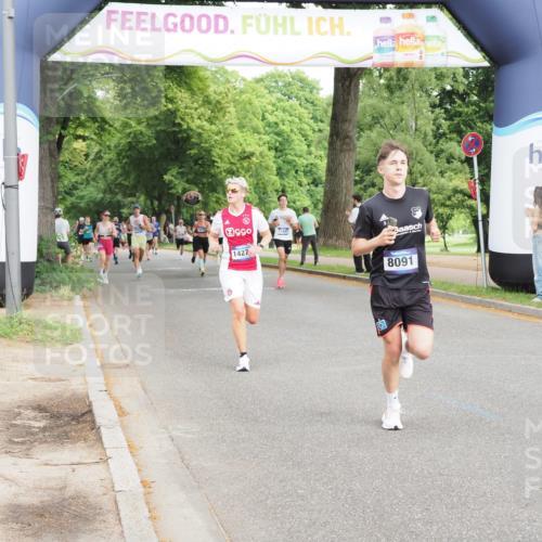 29.06.2025 - hella hamburg halbmarathon MichiJ http://msf.ph/oto/8240462 29.06.2025 10:27:39 Zwischen KM18-KM19 3136, 4359, 6682, 7110, 8091, 9264, 10218, 13137, 13800, 14272, 16280, 18188 meine-sportfotos.de