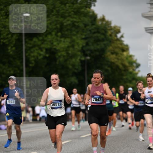 29.06.2025 - hella hamburg halbmarathon Dr. Thomas Lammeyer http://msf.ph/oto/8240464 29.06.2025 10:14:01 Kennedybrücke 1483, 1513, 1573, 1838, 3921, 4389, 5511, 7042, 7250, 7333, 7685, 8090, 8219, 8890, 9366, 9434, 9674, 9681, 9816, 9988, 10036, 10943, 11027, 11180 meine-sportfotos.de