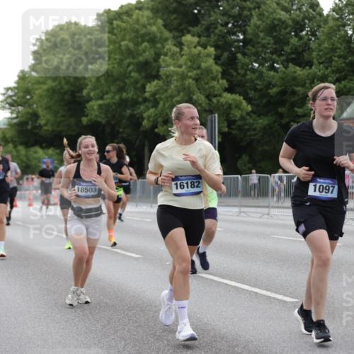 29.06.2025 - hella hamburg halbmarathon Jannik Wohlers http://msf.ph/oto/8240465 29.06.2025 10:29:40 Lombardsbrücke 1097, 1547, 1694, 3443, 3573, 3613, 4580, 5063, 5322, 6598, 6616, 6626, 8792, 8941, 10162, 12305, 12504, 12537, 12710, 13031, 14304, 16182, 16601, 16604, 16735, 16769, 17529, 18503 meine-sportfotos.de