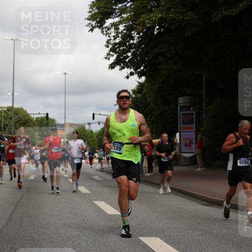 29.06.2025 - hella hamburg halbmarathon Yannick Fuchs http://msf.ph/oto/8240474 29.06.2025 10:34:52 20KM 1603, 1882, 2324, 2714, 2750, 2826, 4843, 5050, 5375, 5409, 5508, 5745, 5803, 5916, 6080, 6149, 6152, 6649, 7109, 7495, 7622, 8370, 8465, 8467, 9294, 10369, 10900, 10968, 11731, 12088, 12540, 12704, 12865, 13029, 13667, 14924, 15015, 15424, 15542, 15813, 16580, 16761, 17245, 18614, 18979 meine-sportfotos.de