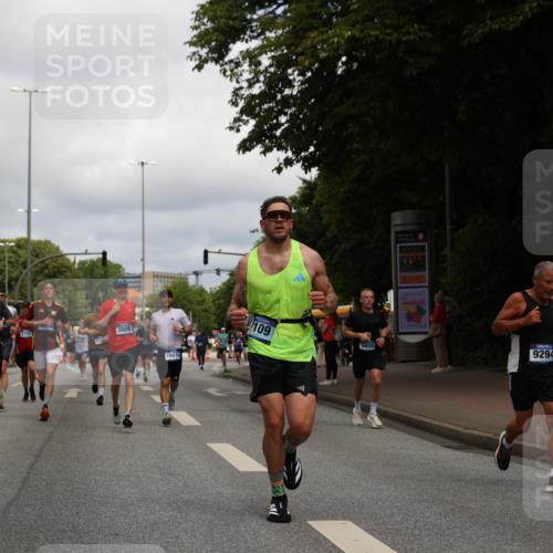 29.06.2025 - hella hamburg halbmarathon Yannick Fuchs http://msf.ph/oto/8240487 29.06.2025 10:34:52 20KM 1603, 1882, 2324, 2714, 2750, 2826, 4843, 5050, 5375, 5409, 5508, 5745, 5803, 5916, 6080, 6149, 6152, 6649, 7109, 7495, 7622, 8370, 8465, 8467, 9294, 10369, 10900, 10968, 11731, 12088, 12540, 12704, 12865, 13029, 13667, 14924, 15015, 15424, 15542, 15813, 16580, 16761, 17245, 18614, 18979 meine-sportfotos.de