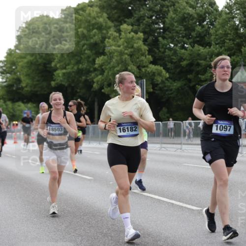 29.06.2025 - hella hamburg halbmarathon Jannik Wohlers http://msf.ph/oto/8240491 29.06.2025 10:29:40 Lombardsbrücke 1097, 1547, 1694, 3443, 3573, 3613, 4580, 5063, 5322, 6598, 6616, 6626, 8792, 8941, 10162, 12305, 12504, 12537, 12710, 13031, 14304, 16182, 16601, 16604, 16735, 16769, 17529, 18503 meine-sportfotos.de