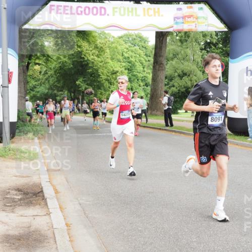 29.06.2025 - hella hamburg halbmarathon MichiJ http://msf.ph/oto/8240502 29.06.2025 10:27:39 Zwischen KM18-KM19 3136, 4359, 6682, 7110, 8091, 9264, 10218, 13137, 13800, 14272, 16280, 18188 meine-sportfotos.de