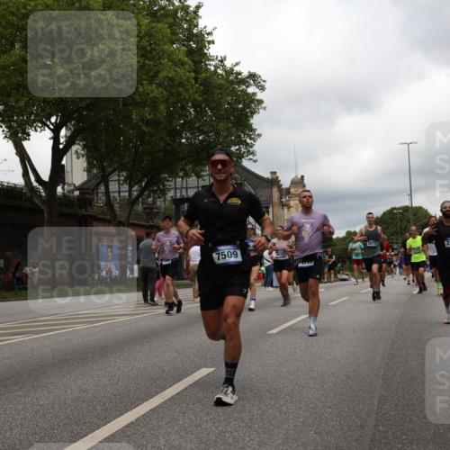 29.06.2025 - hella hamburg halbmarathon Yannick Fuchs http://msf.ph/oto/8240570 29.06.2025 10:47:22 20KM 1061, 1151, 1258, 1499, 1706, 1727, 1783, 2074, 2082, 2099, 2346, 2910, 3059, 3208, 3209, 3334, 4065, 4635, 4770, 5077, 5866, 6198, 6628, 6629, 6762, 6877, 7177, 7509, 7864, 7918, 8273, 8361, 8390, 8447, 9142, 9537, 10549, 10724, 10891, 10895, 11992, 12379, 12413, 12490, 12875, 12909, 12910, 13032, 13289, 13997, 14323, 15061, 15126, 15179, 15430, 15497, 16538, 16986, 18134, 18487, 18590, 18720, 18901, 19244 meine-sportfotos.de