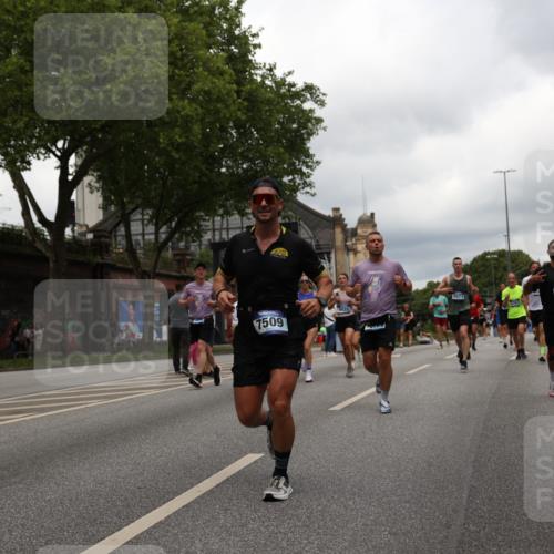 29.06.2025 - hella hamburg halbmarathon Yannick Fuchs http://msf.ph/oto/8240589 29.06.2025 10:47:22 20KM 1061, 1151, 1258, 1499, 1706, 1727, 1783, 2074, 2082, 2099, 2346, 2910, 3059, 3208, 3209, 3334, 4065, 4635, 4770, 5077, 5866, 6198, 6628, 6629, 6762, 6877, 7177, 7509, 7864, 7918, 8273, 8361, 8390, 8447, 9142, 9537, 10549, 10724, 10891, 10895, 11992, 12379, 12413, 12490, 12875, 12909, 12910, 13032, 13289, 13997, 14323, 15061, 15126, 15179, 15430, 15497, 16538, 16986, 18134, 18487, 18590, 18720, 18901, 19244 meine-sportfotos.de