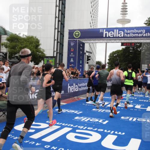 29.06.2025 - hella hamburg halbmarathon Michael Strokosch http://msf.ph/oto/8240597 29.06.2025 10:55:16 Ziel 1549, 1628, 2119, 2448, 3041, 3945, 4903, 6355, 6891, 8973, 9361, 9380, 10188, 10191, 10192, 10582, 11747, 12248, 12961, 14834, 15854, 16108, 16521, 16630, 18031, 18966 meine-sportfotos.de