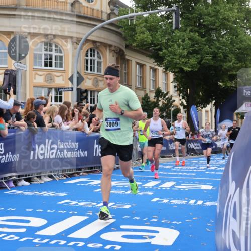 29.06.2025 - hella hamburg halbmarathon Strokosch-Dieckow http://msf.ph/oto/8240600 29.06.2025 10:36:40 Ziel 1571, 3809, 4865, 5092, 5961, 6529, 6915, 13343, 14622, 15621, 16523, 18038, 18733 meine-sportfotos.de