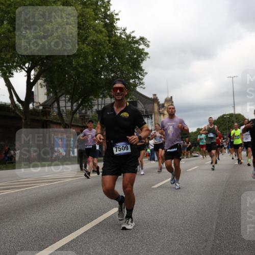 29.06.2025 - hella hamburg halbmarathon Yannick Fuchs http://msf.ph/oto/8240614 29.06.2025 10:47:22 20KM 1061, 1151, 1258, 1499, 1706, 1727, 1783, 2074, 2082, 2099, 2346, 2910, 3059, 3208, 3209, 3334, 4065, 4635, 4770, 5077, 5866, 6198, 6628, 6629, 6762, 6877, 7177, 7509, 7864, 7918, 8273, 8361, 8390, 8447, 9142, 9537, 10549, 10724, 10891, 10895, 11992, 12379, 12413, 12490, 12875, 12909, 12910, 13032, 13289, 13997, 14323, 15061, 15126, 15179, 15430, 15497, 16538, 16986, 18134, 18487, 18590, 18720, 18901, 19244 meine-sportfotos.de