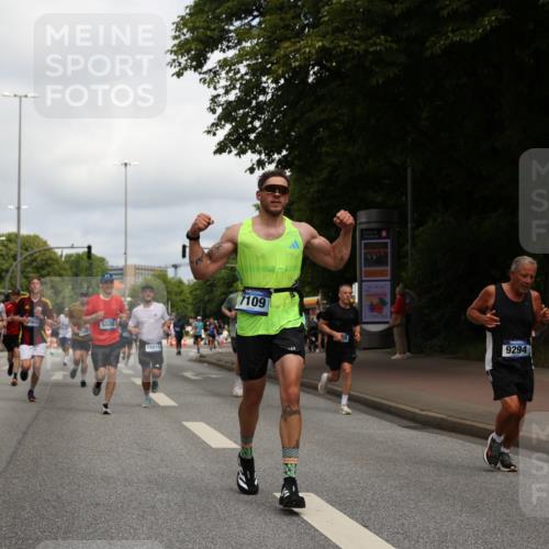 29.06.2025 - hella hamburg halbmarathon Yannick Fuchs http://msf.ph/oto/8240616 29.06.2025 10:34:52 20KM 1603, 1882, 2324, 2714, 2750, 2826, 4843, 5050, 5375, 5409, 5508, 5745, 5803, 5916, 6080, 6149, 6152, 6649, 7109, 7495, 7622, 8370, 8465, 8467, 9294, 10369, 10900, 10968, 11731, 12088, 12540, 12704, 12865, 13029, 13667, 14924, 15015, 15424, 15542, 15813, 16580, 16761, 17245, 18614, 18979 meine-sportfotos.de