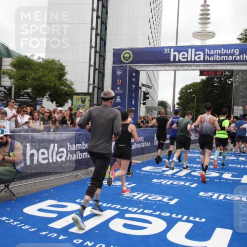 29.06.2025 - hella hamburg halbmarathon Michael Strokosch http://msf.ph/oto/8240617 29.06.2025 10:55:17 Ziel 1549, 1628, 2119, 2448, 3041, 3945, 4903, 6355, 6891, 8973, 9361, 10188, 10191, 10192, 10263, 10582, 11747, 12248, 12961, 14834, 15854, 16108, 16521, 18031, 18966 meine-sportfotos.de