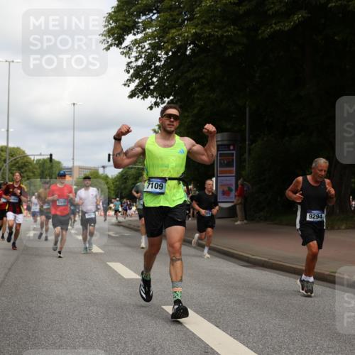 29.06.2025 - hella hamburg halbmarathon Yannick Fuchs http://msf.ph/oto/8240624 29.06.2025 10:34:52 20KM 1603, 1882, 2324, 2714, 2750, 2826, 4843, 5050, 5375, 5409, 5508, 5745, 5803, 5916, 6080, 6149, 6152, 6649, 7109, 7495, 7622, 8370, 8465, 8467, 9294, 10369, 10900, 10968, 11731, 12088, 12540, 12704, 12865, 13029, 13667, 14924, 15015, 15424, 15542, 15813, 16580, 16761, 17245, 18614, 18979 meine-sportfotos.de