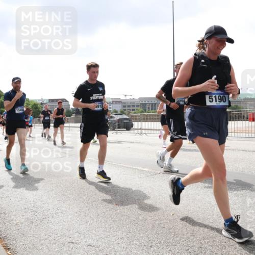 29.06.2025 - hella hamburg halbmarathon Lena Gebhardt http://msf.ph/oto/8240639 29.06.2025 10:45:19 Lombardsbrücke 1024, 1060, 1273, 1629, 1685, 1713, 1798, 1924, 2007, 2008, 2216, 2217, 2657, 2664, 2779, 2973, 3160, 3164, 3357, 3377, 3570, 3879, 3993, 4099, 4102, 4186, 4224, 4275, 4306, 4337, 4504, 4820, 4851, 5099, 5108, 5190, 5339, 5636, 5949, 6150, 6509, 6763, 6788, 6841, 6888, 6911, 6922, 6980, 7283, 7530, 7541, 7699, 7859, 7912, 8594, 8605, 8745, 8762, 8907, 9036, 9620, 10030, 10182, 10225, 10562, 10566, 10668, 10707, 11314, 12198, 12332, 12334, 12394, 13039, 13261 meine-sportfotos.de