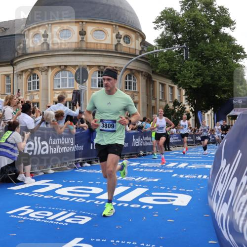 29.06.2025 - hella hamburg halbmarathon Strokosch-Dieckow http://msf.ph/oto/8240644 29.06.2025 10:36:41 Ziel 1571, 3809, 4865, 5092, 5961, 6529, 6915, 13343, 14622, 15621, 15939, 16523, 18038, 18733 meine-sportfotos.de