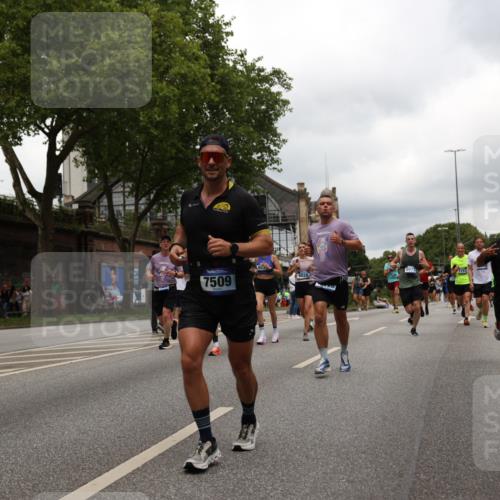 29.06.2025 - hella hamburg halbmarathon Yannick Fuchs http://msf.ph/oto/8240648 29.06.2025 10:47:22 20KM 1061, 1151, 1258, 1499, 1706, 1727, 1783, 2074, 2082, 2099, 2346, 2910, 3059, 3208, 3209, 3334, 4065, 4635, 4770, 5077, 5866, 6198, 6628, 6629, 6762, 6877, 7177, 7509, 7864, 7918, 8273, 8361, 8390, 8447, 9142, 9537, 10549, 10724, 10891, 10895, 11992, 12379, 12413, 12490, 12875, 12909, 12910, 13032, 13289, 13997, 14323, 15061, 15126, 15179, 15430, 15497, 16538, 16986, 18134, 18487, 18590, 18720, 18901, 19244 meine-sportfotos.de