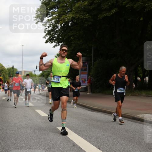 29.06.2025 - hella hamburg halbmarathon Yannick Fuchs http://msf.ph/oto/8240659 29.06.2025 10:34:52 20KM 1603, 1882, 2324, 2714, 2750, 2826, 4843, 5050, 5375, 5409, 5508, 5745, 5803, 5916, 6080, 6149, 6152, 6649, 7109, 7495, 7622, 8370, 8465, 8467, 9294, 10369, 10900, 10968, 11731, 12088, 12540, 12704, 12865, 13029, 13667, 14924, 15015, 15424, 15542, 15813, 16580, 16761, 17245, 18614, 18979 meine-sportfotos.de