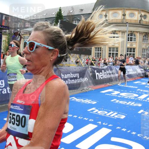 29.06.2025 - hella hamburg halbmarathon Michael Strokosch http://msf.ph/oto/8240670 29.06.2025 10:48:18 Ziel 1914, 7599, 8916, 9770, 11211, 11467, 12685, 14192, 14797, 14814, 15590, 15629, 15735, 15973, 15981, 18963, 19127 meine-sportfotos.de