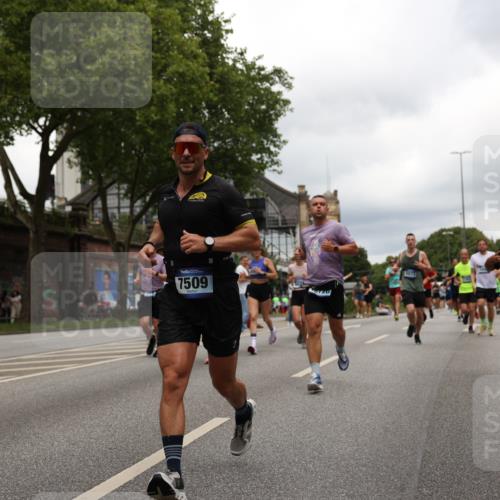29.06.2025 - hella hamburg halbmarathon Yannick Fuchs http://msf.ph/oto/8240681 29.06.2025 10:47:23 20KM 1061, 1151, 1258, 1499, 1706, 1727, 1783, 2074, 2082, 2099, 2346, 2910, 3059, 3208, 3209, 3334, 4065, 4635, 4770, 5077, 5866, 6198, 6481, 6628, 6629, 6762, 6877, 6942, 7177, 7509, 7864, 7918, 8361, 8390, 8447, 9142, 9537, 10549, 10724, 10891, 10895, 11992, 12379, 12413, 12490, 12875, 12909, 12910, 13032, 13289, 13997, 14323, 15061, 15126, 15179, 15430, 15497, 16477, 16538, 16986, 18134, 18487, 18590, 18720, 18901, 19244 meine-sportfotos.de