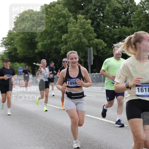 29.06.2025 - hella hamburg halbmarathon Jannik Wohlers http://msf.ph/oto/8240692 29.06.2025 10:29:41 Lombardsbrücke 1097, 1547, 3443, 3573, 3613, 5063, 5322, 6598, 6616, 6626, 8792, 8941, 10162, 12305, 12504, 12537, 12710, 13031, 14304, 16182, 16601, 16604, 16735, 16769, 17529, 18046, 18503 meine-sportfotos.de
