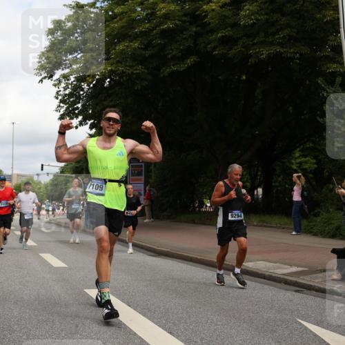 29.06.2025 - hella hamburg halbmarathon Yannick Fuchs http://msf.ph/oto/8240698 29.06.2025 10:34:52 20KM 1603, 1882, 2324, 2714, 2750, 2826, 4843, 5050, 5375, 5409, 5508, 5745, 5803, 5916, 6080, 6149, 6152, 6649, 7109, 7495, 7622, 8370, 8465, 8467, 9294, 10369, 10900, 10968, 11731, 12088, 12540, 12704, 12865, 13029, 13667, 14924, 15015, 15424, 15542, 15813, 16580, 16761, 17245, 18614, 18979 meine-sportfotos.de