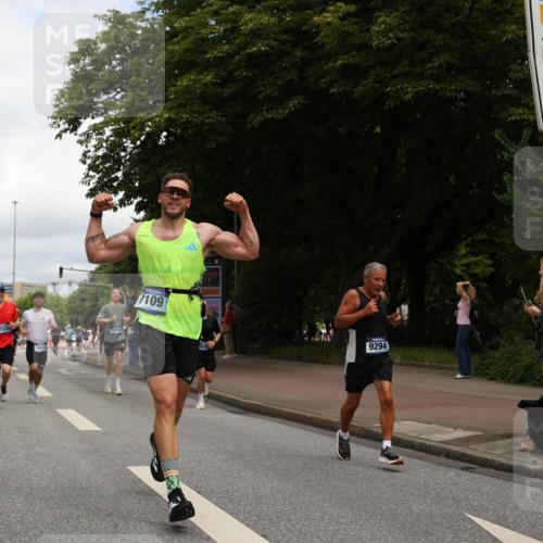 29.06.2025 - hella hamburg halbmarathon Yannick Fuchs http://msf.ph/oto/8240733 29.06.2025 10:34:52 20KM 1603, 1882, 2324, 2714, 2750, 2826, 4843, 5050, 5375, 5409, 5508, 5745, 5803, 5916, 6080, 6149, 6152, 6649, 7109, 7495, 7622, 8370, 8465, 8467, 9294, 10369, 10900, 10968, 11731, 12088, 12540, 12704, 12865, 13029, 13667, 14924, 15015, 15424, 15542, 15813, 16580, 16761, 17245, 18614, 18979 meine-sportfotos.de