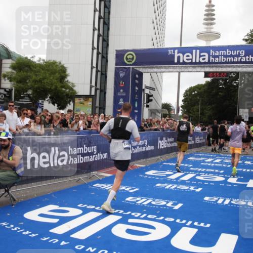 29.06.2025 - hella hamburg halbmarathon Michael Strokosch http://msf.ph/oto/8240770 29.06.2025 10:55:21 Ziel 4903, 5643, 6723, 6891, 8973, 10188, 10263, 10582, 11184, 12526, 13470, 15854, 16521, 18031, 18290, 18380, 18531, 18966 meine-sportfotos.de