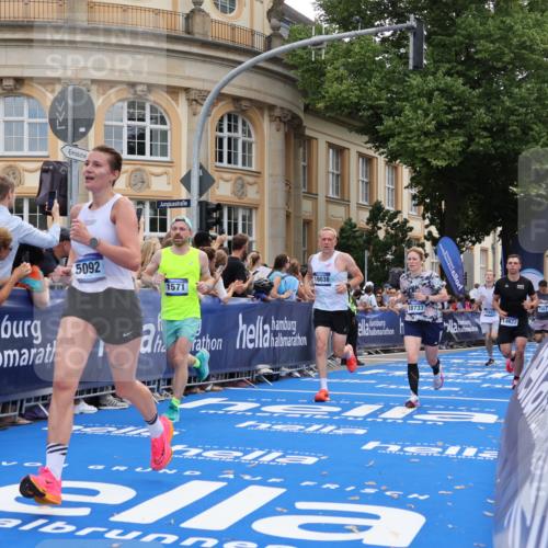 29.06.2025 - hella hamburg halbmarathon Strokosch-Dieckow http://msf.ph/oto/8240781 29.06.2025 10:36:42 Ziel 1571, 3809, 4865, 5092, 5961, 6529, 13343, 14622, 15621, 15939, 16523, 18038, 18733 meine-sportfotos.de
