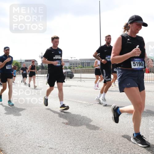 29.06.2025 - hella hamburg halbmarathon Lena Gebhardt http://msf.ph/oto/8240794 29.06.2025 10:45:20 Lombardsbrücke 1024, 1060, 1085, 1273, 1629, 1685, 1713, 1798, 1924, 2007, 2008, 2216, 2217, 2657, 2664, 2779, 2973, 3160, 3164, 3357, 3377, 3570, 3879, 3993, 4099, 4102, 4186, 4224, 4275, 4306, 4337, 4504, 4820, 4851, 5099, 5108, 5190, 5339, 5636, 5949, 6150, 6509, 6763, 6788, 6841, 6888, 6911, 6922, 6980, 7283, 7530, 7541, 7699, 7859, 7912, 8594, 8605, 8745, 8762, 8907, 9036, 9620, 10030, 10182, 10225, 10562, 10566, 10668, 10707, 11314, 12198, 12332, 12334, 12394, 13039, 13261 meine-sportfotos.de