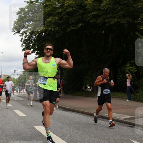 29.06.2025 - hella hamburg halbmarathon Yannick Fuchs http://msf.ph/oto/8240799 29.06.2025 10:34:52 20KM 1603, 1882, 2324, 2714, 2750, 2826, 4843, 5050, 5375, 5409, 5508, 5745, 5803, 5916, 6080, 6149, 6152, 6649, 7109, 7495, 7622, 8370, 8465, 8467, 9294, 10369, 10900, 10968, 11731, 12088, 12540, 12704, 12865, 13029, 13667, 14924, 15015, 15424, 15542, 15813, 16580, 16761, 17245, 18614, 18979 meine-sportfotos.de