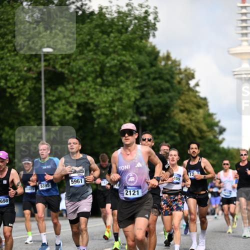 29.06.2025 - hella hamburg halbmarathon Dr. Thomas Lammeyer http://msf.ph/oto/8240819 29.06.2025 09:50:55 Kennedybrücke 1217, 2121, 2228, 2404, 2774, 3783, 4246, 5961, 6915, 7972, 8366, 8395, 9171, 10771 meine-sportfotos.de