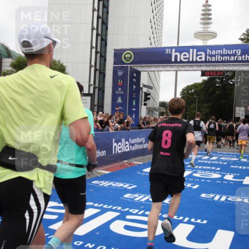 29.06.2025 - hella hamburg halbmarathon Michael Strokosch http://msf.ph/oto/8240846 29.06.2025 10:55:22 Ziel 4189, 5643, 6723, 6891, 8487, 8973, 10188, 10263, 10582, 11184, 12526, 13236, 13470, 15854, 16521, 16985, 18290, 18380, 18531 meine-sportfotos.de